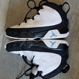 Jordan 9 Retro University Blue shoes